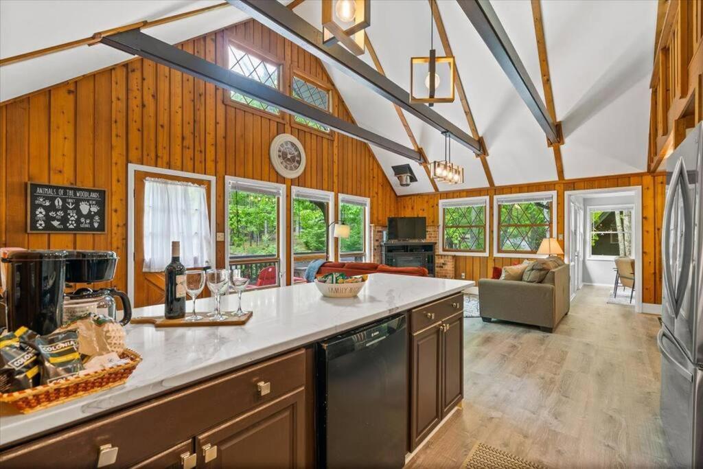 The Gingerbread House: 4 Bedroom Chalet, W/ Sunroom/Deck, Sleeps 12, Modern Amenities McGaheysville Kültér fotó