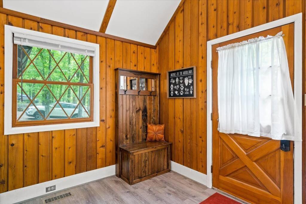 The Gingerbread House: 4 Bedroom Chalet, W/ Sunroom/Deck, Sleeps 12, Modern Amenities McGaheysville Kültér fotó