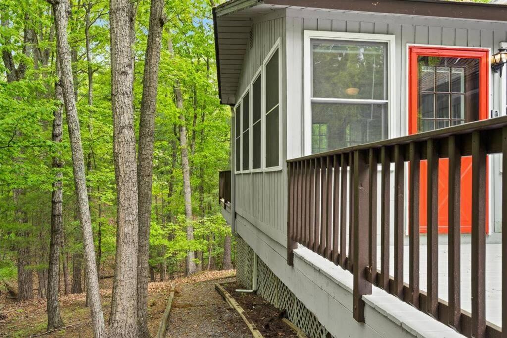 The Gingerbread House: 4 Bedroom Chalet, W/ Sunroom/Deck, Sleeps 12, Modern Amenities McGaheysville Kültér fotó