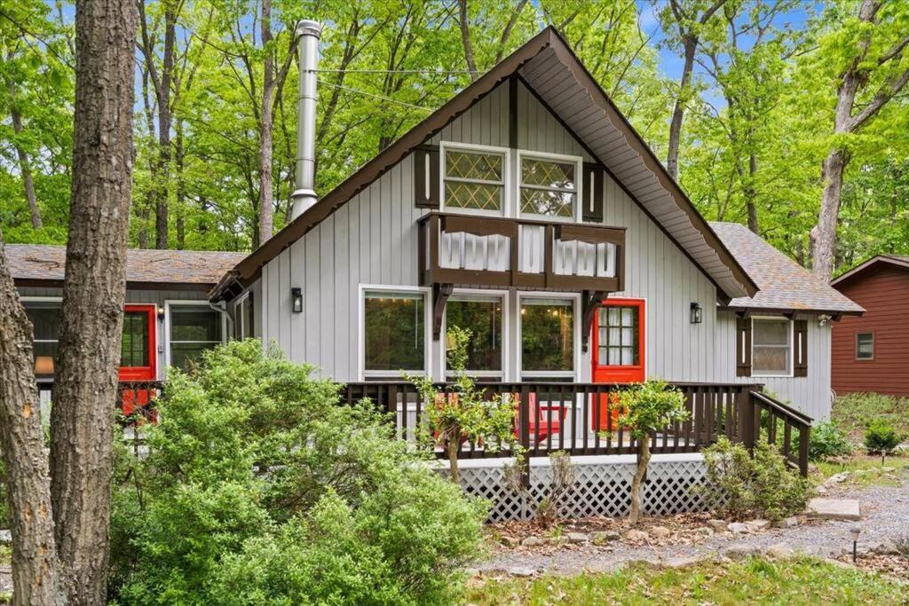 The Gingerbread House: 4 Bedroom Chalet, W/ Sunroom/Deck, Sleeps 12, Modern Amenities McGaheysville Kültér fotó