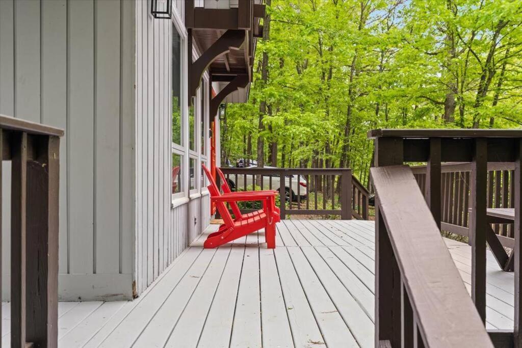 The Gingerbread House: 4 Bedroom Chalet, W/ Sunroom/Deck, Sleeps 12, Modern Amenities McGaheysville Kültér fotó