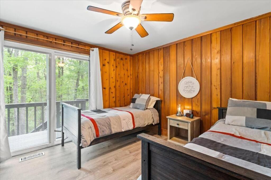 The Gingerbread House: 4 Bedroom Chalet, W/ Sunroom/Deck, Sleeps 12, Modern Amenities McGaheysville Kültér fotó