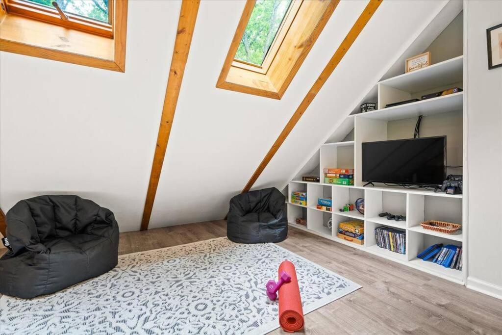 The Gingerbread House: 4 Bedroom Chalet, W/ Sunroom/Deck, Sleeps 12, Modern Amenities McGaheysville Kültér fotó
