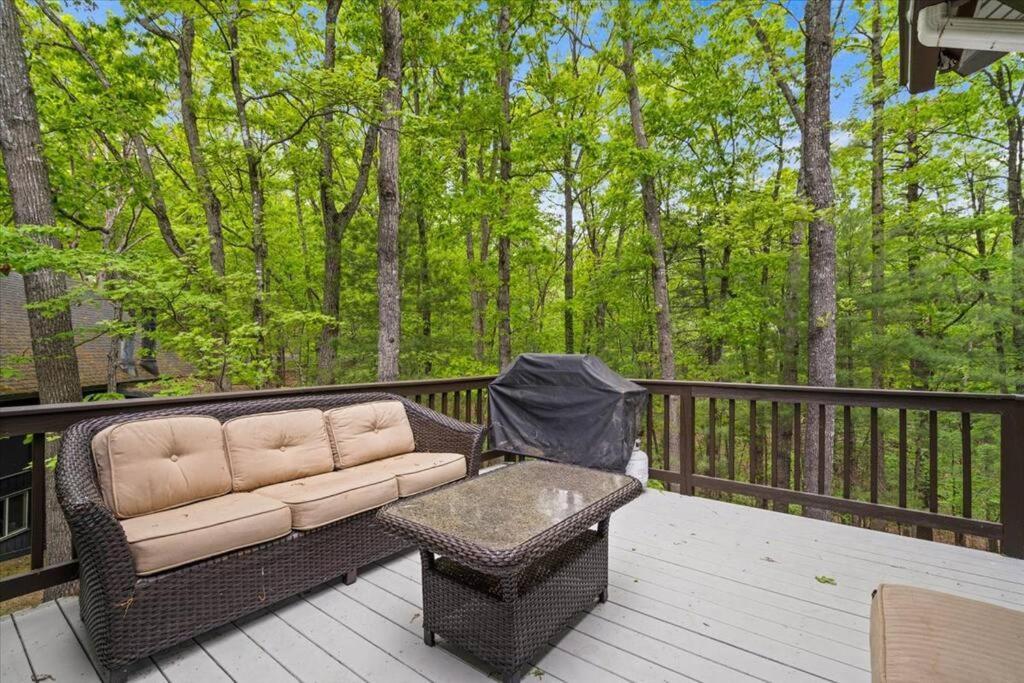 The Gingerbread House: 4 Bedroom Chalet, W/ Sunroom/Deck, Sleeps 12, Modern Amenities McGaheysville Kültér fotó