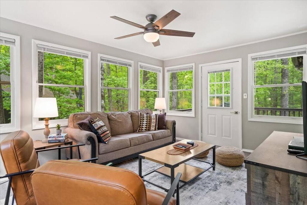 The Gingerbread House: 4 Bedroom Chalet, W/ Sunroom/Deck, Sleeps 12, Modern Amenities McGaheysville Kültér fotó