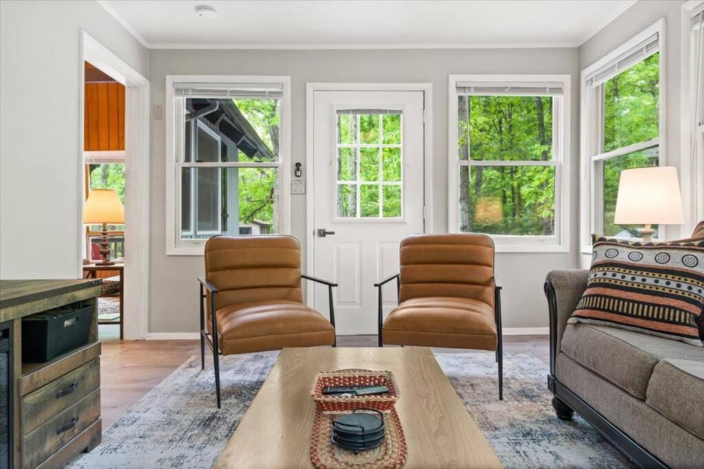 The Gingerbread House: 4 Bedroom Chalet, W/ Sunroom/Deck, Sleeps 12, Modern Amenities McGaheysville Kültér fotó